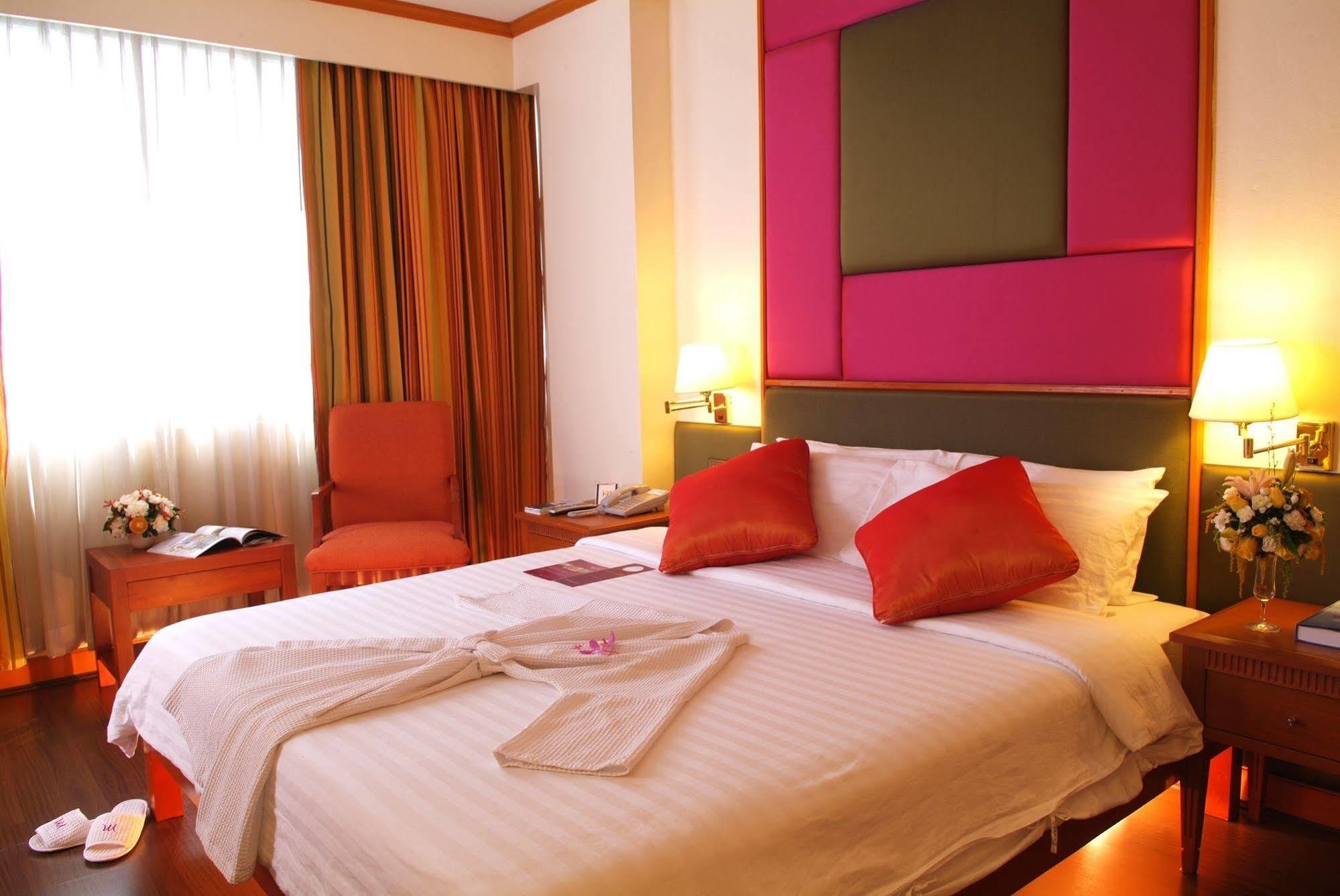 Chon Inter Hotel Çonburi Oda fotoğraf